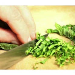 Wasabi -Angebote Biohort Store 20120718 WE MO 003 Wasabi Gs Detail Blaetter schneiden